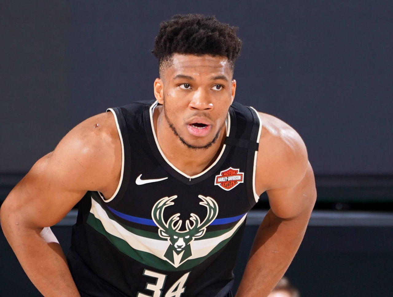 塔帅：萨利巴热身时脚踝就扭了；我们的计划不是为了拖延对手