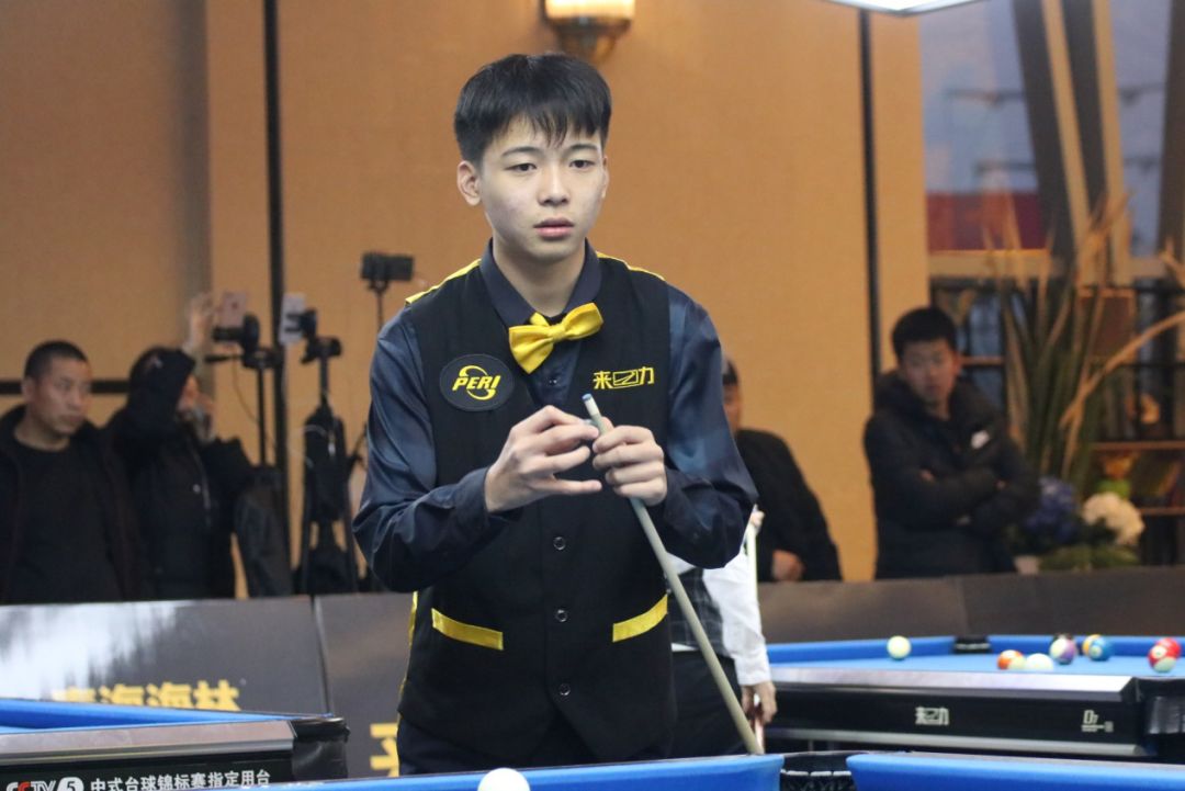 我国两名武术选手 男女刀棍术项目添两金一银