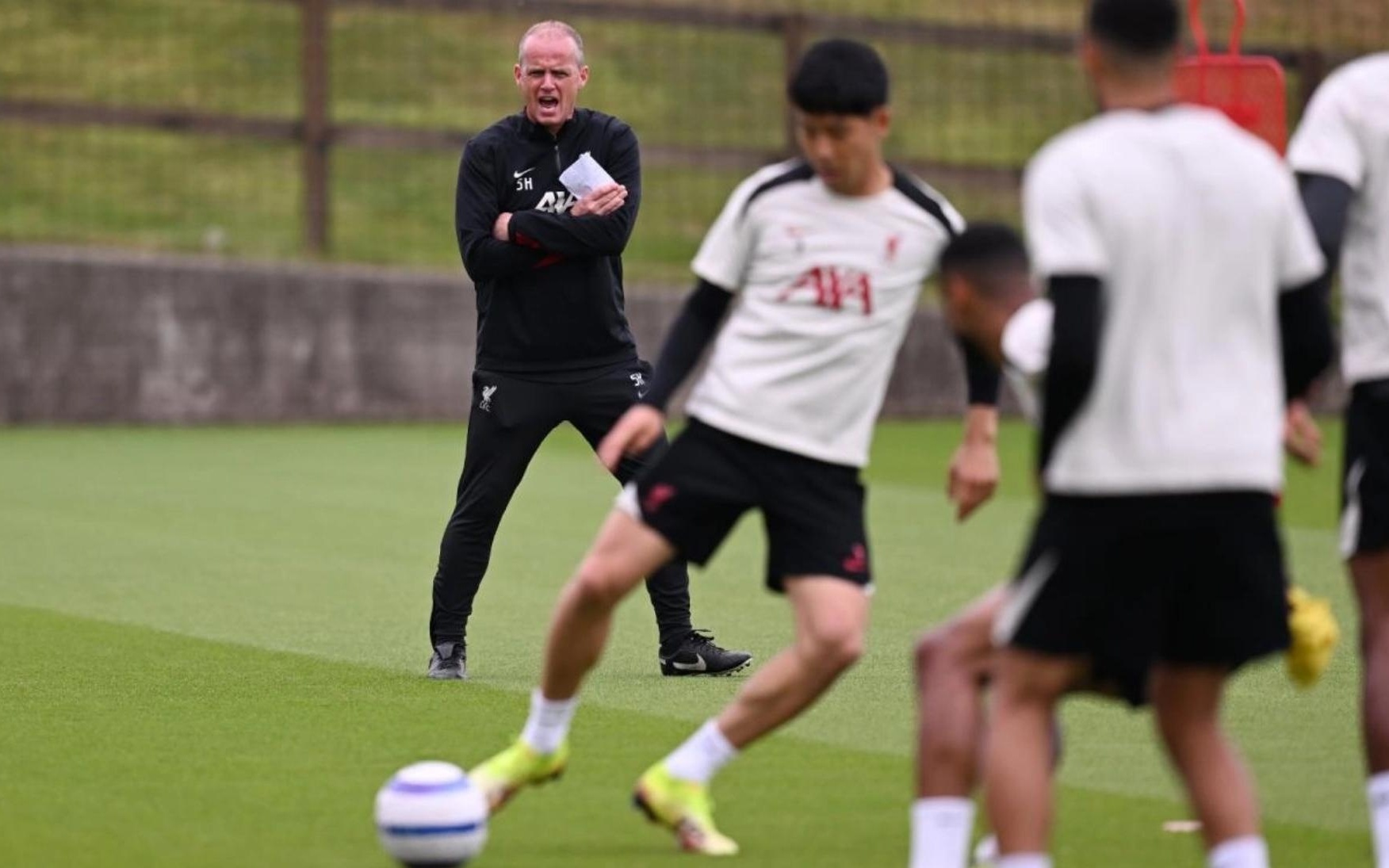 出强烈的竞 出强烈的竞